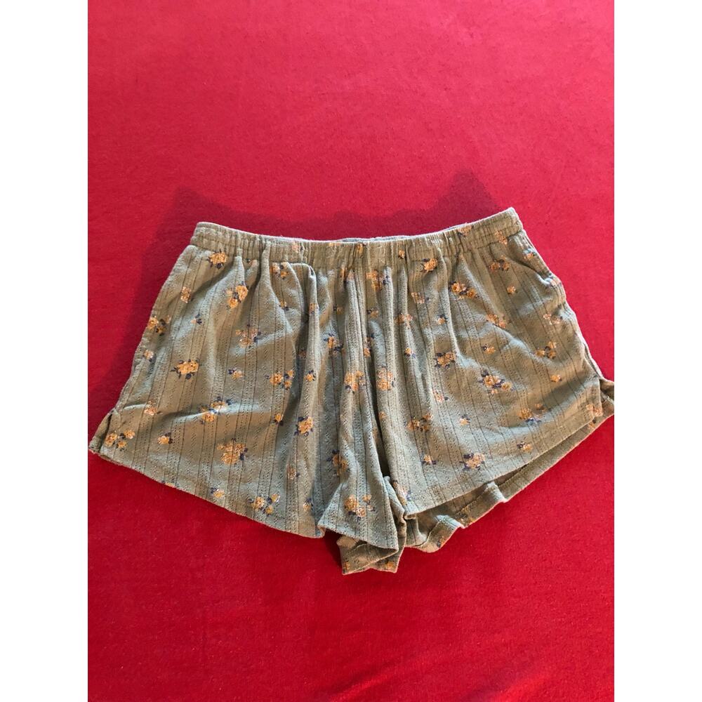 Colsie green floral pajama sleep shorts with pockets Size Medium